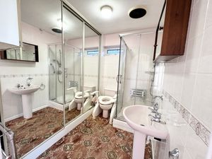 Photo 19- click for photo gallery